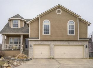 1202 SE 12th Ct, Lees Summit, MO 64086