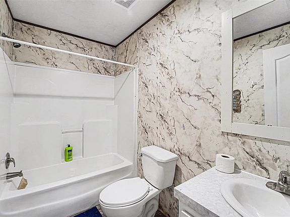 5th image of 17538 Evelyn Ct