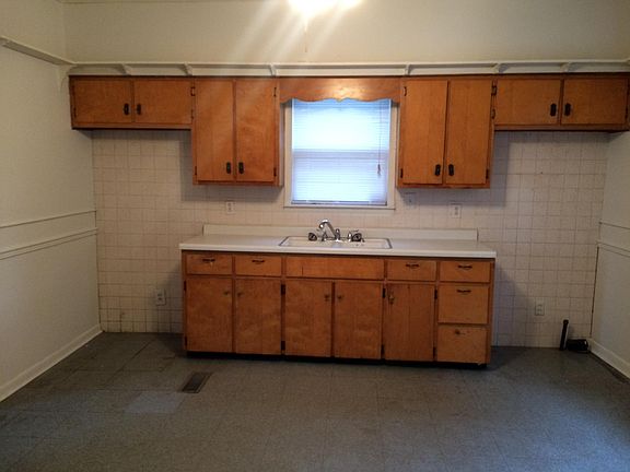 5th image of 1252 Linden St