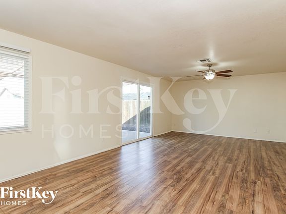 4th image of 3502 E Greenway Ln