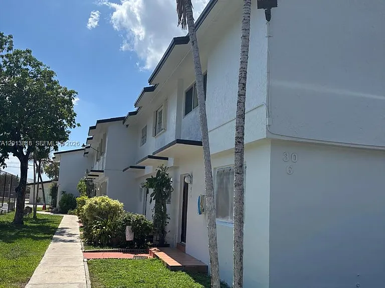 30 SW 108th Ave #7-G — Photo 9