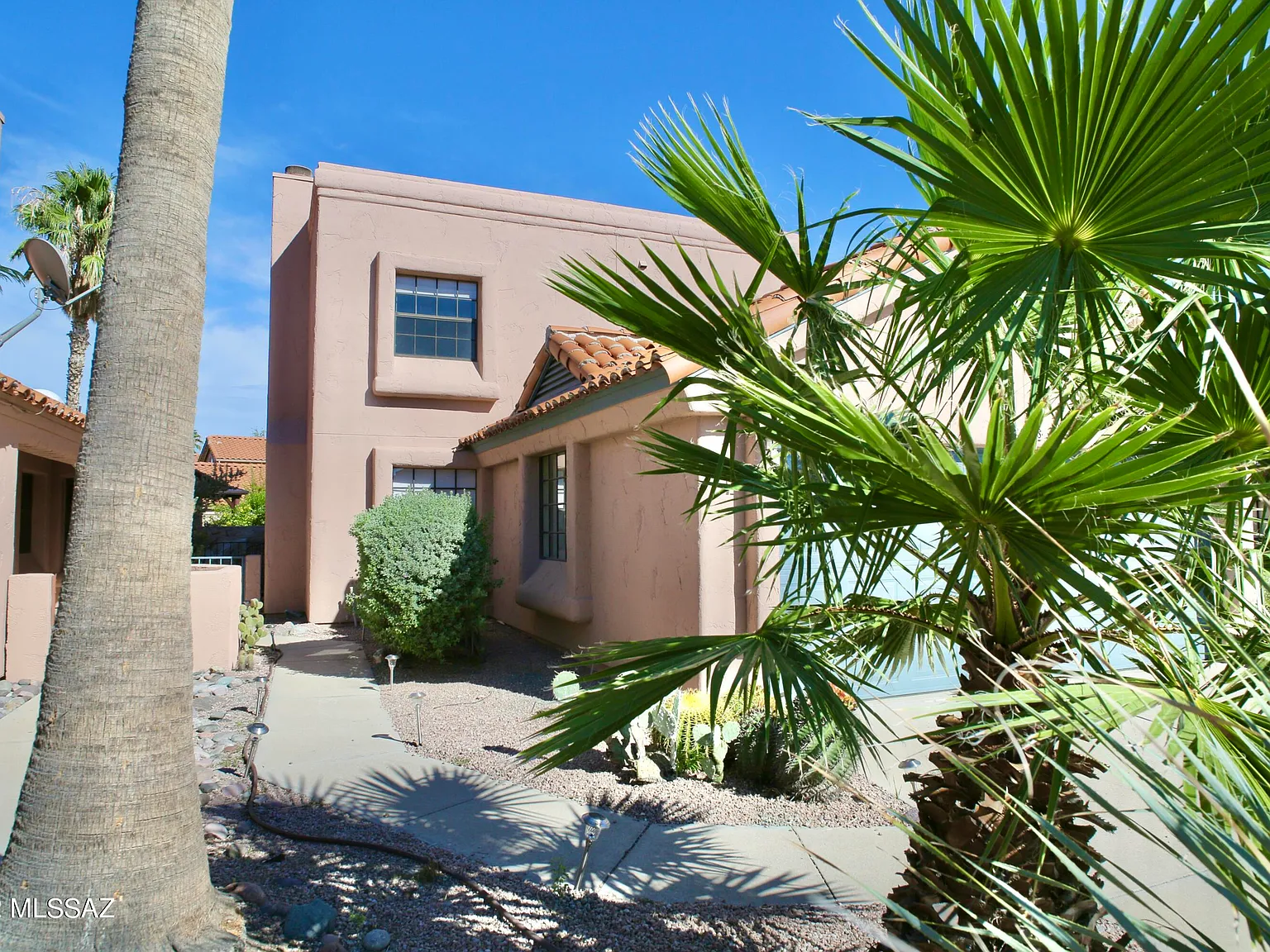 2 bed, 2.0 bath, 1892 sqft, $2,300 — Photo 3