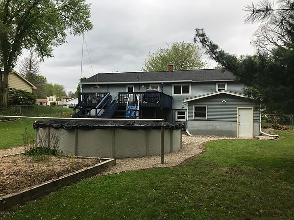 3rd image of 7633 Oakland Dr