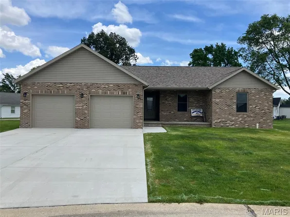 1450 Hodapp Ct, Carlyle, IL 62231