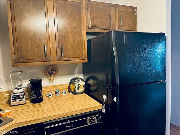 5th image of 3675 Clague Rd Unit 306