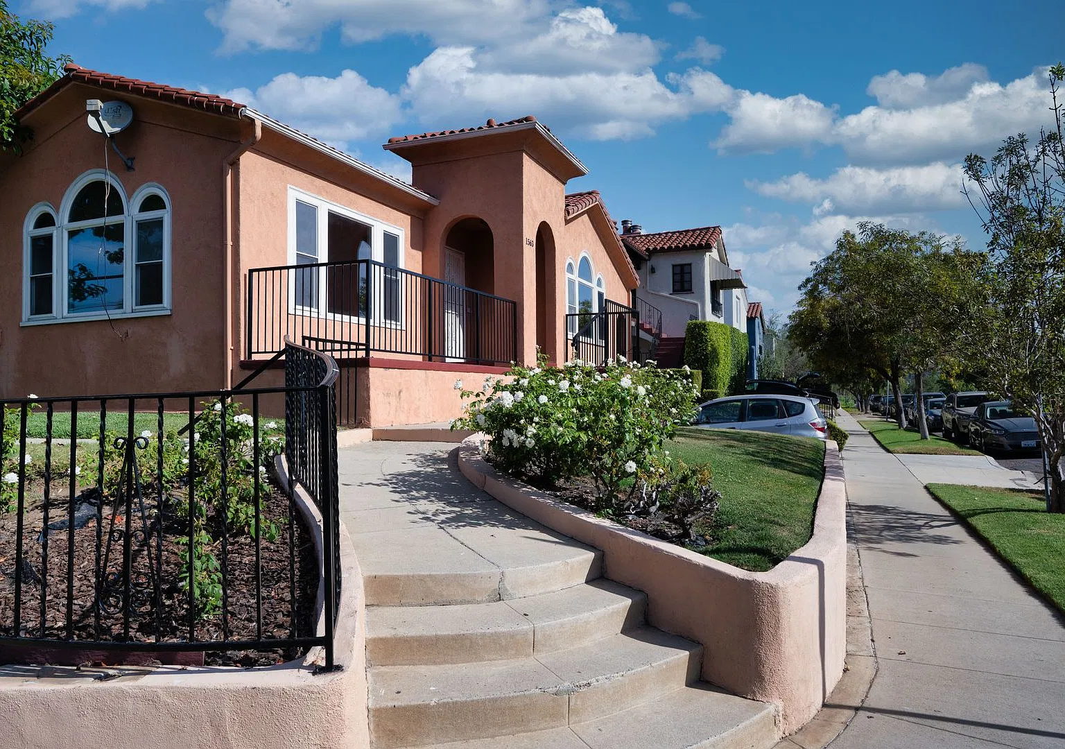 Spacious 2 Bed / 1 Bath Single-Family Home In Beautiful Los Angeles — Photo 3