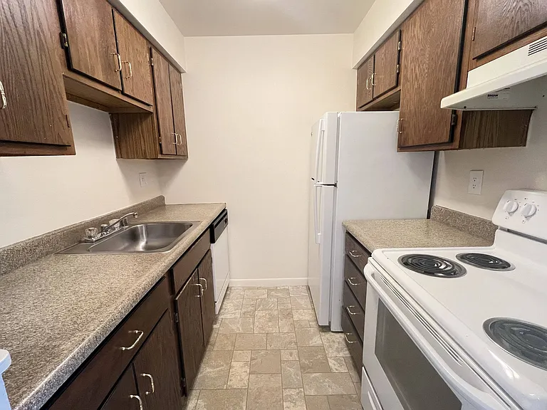 Four Worlds Apartments — Photo 53