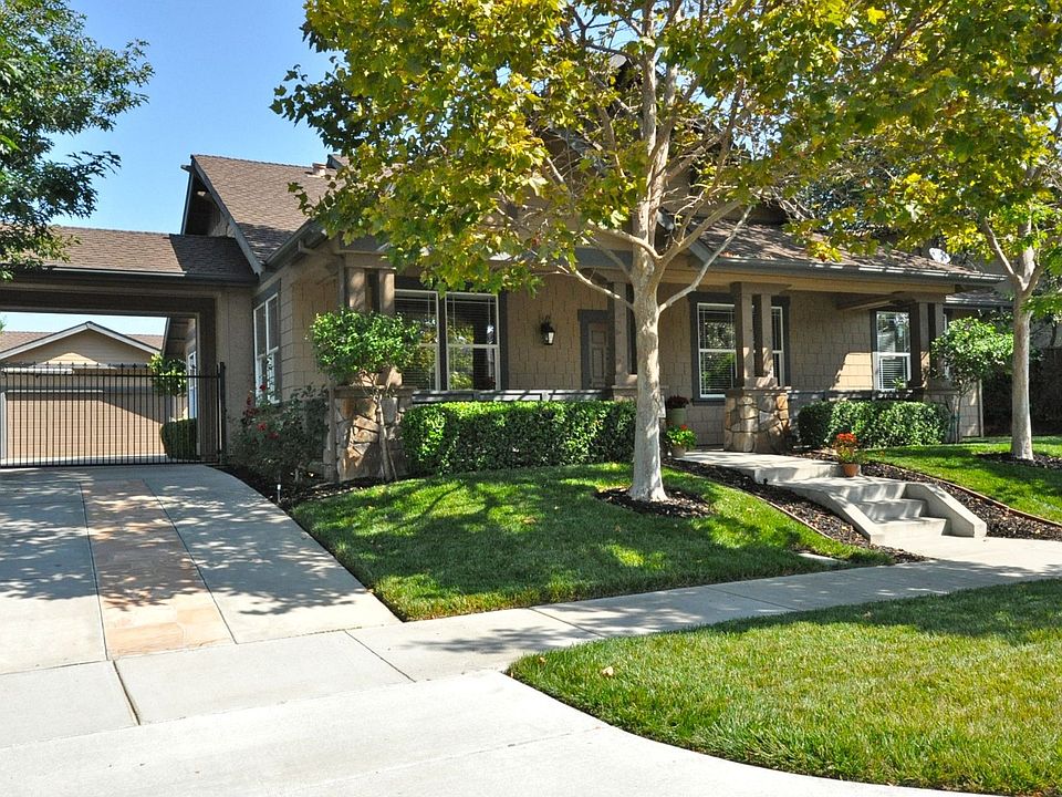 Lovely Curb Appeal with Long Drive and Porte Corche