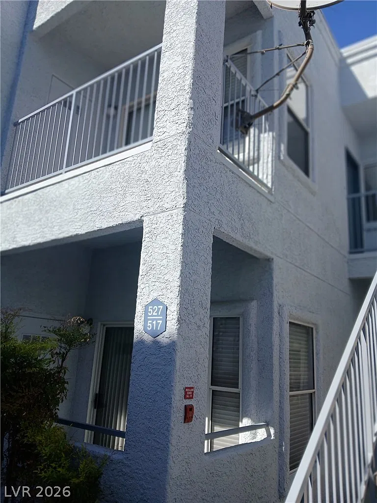 1 bed, 1.0 bath, 777 sqft, $1,299 — Photo 3