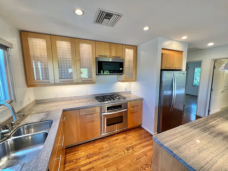 Spacious 3BR Bluff Heights Home | Gated Yard, Garage & Modern Upgrades — Photo 17