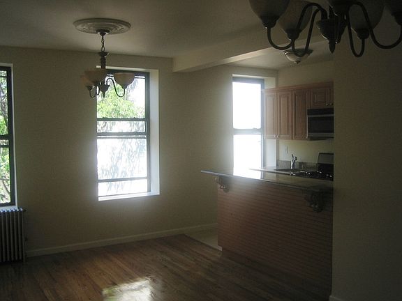 5th image of 401 E 116th St APT 4