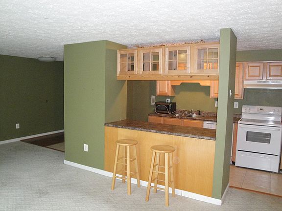 Kitchen / Breakfast Bar