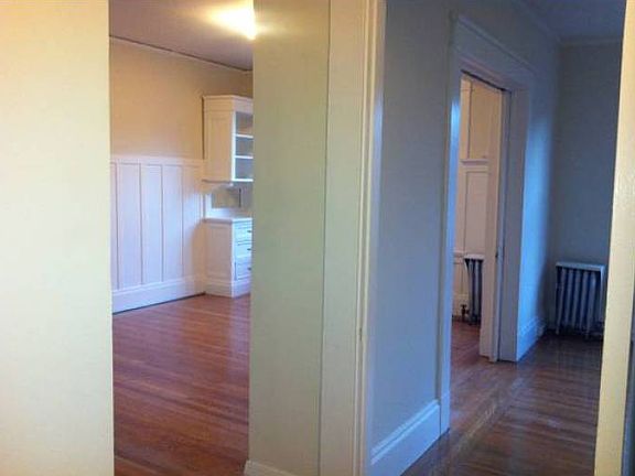 4th image of 2335 Market St