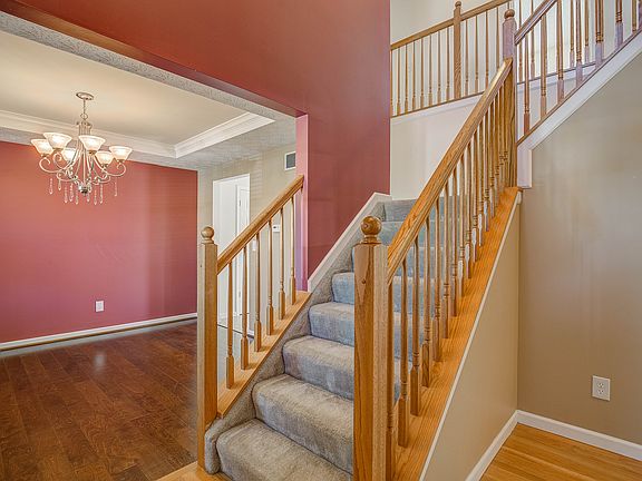 5th image of 8033 Seabury Ct