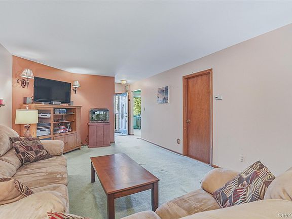 4th image of 324 Walnut Avenue