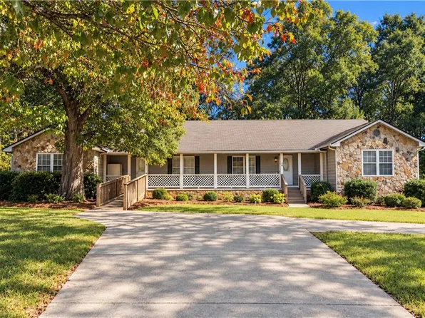 109 Lackawanna Trl, Ellenwood, GA 30294