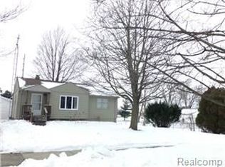 251 Ponchartrain Dr, Fenton, MI 48430