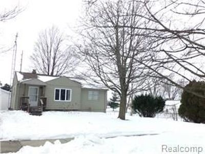 251 Ponchartrain Dr, Fenton, MI, 48430
