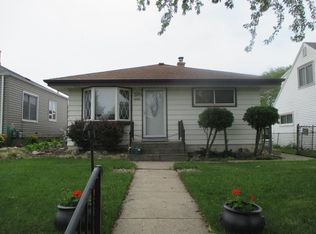 4660 S 48th St, Greenfield, WI 53220