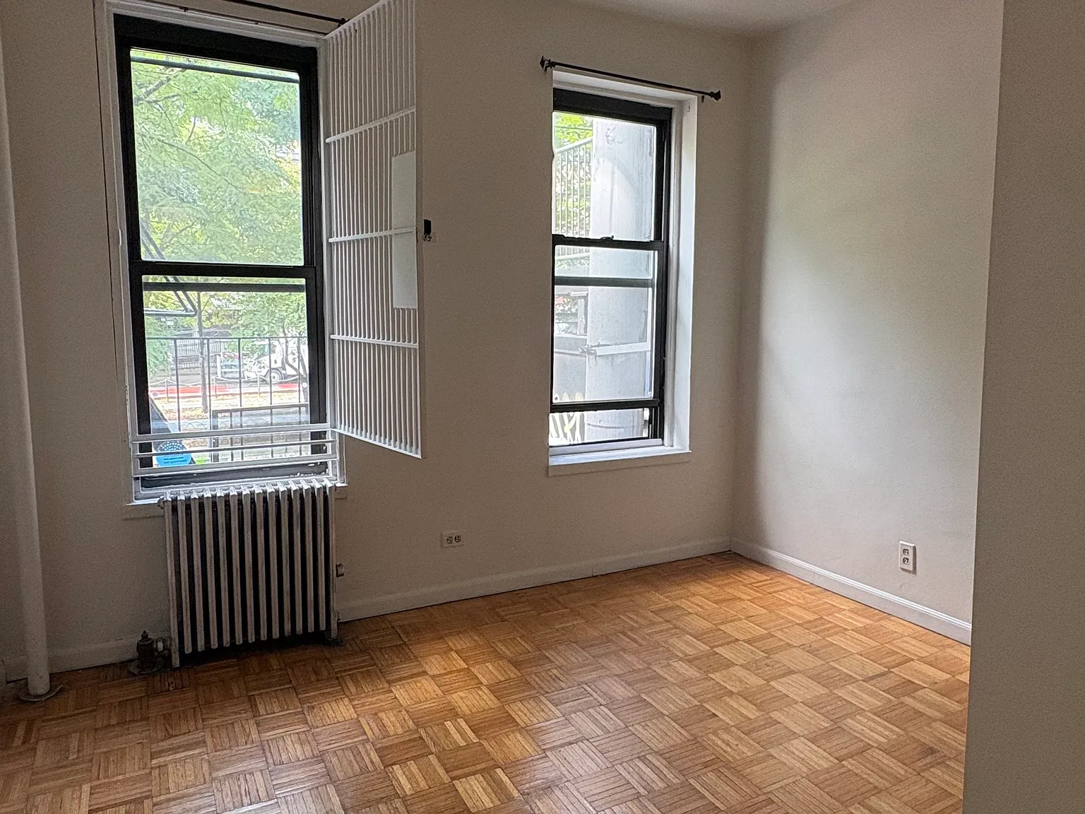 46 Alan Street — Photo 1
