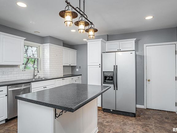 5th image of 232 E 13th St