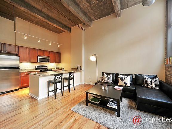 KITCHEN / LIVING ROOM