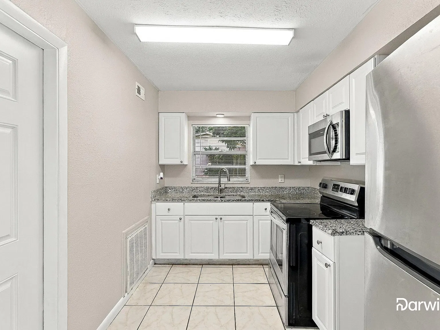 3 bed, 2.0 bath, 988 sqft, $1,910 — Photo 4