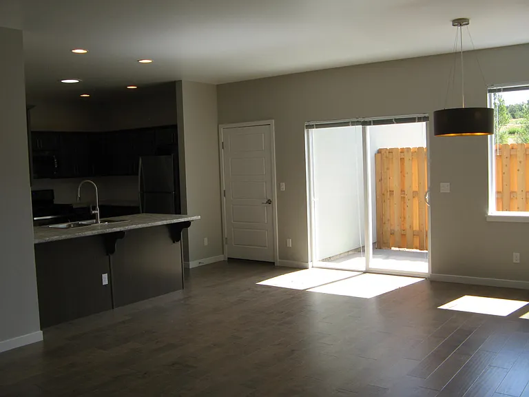 120 Pioneer Ave — Photo 10