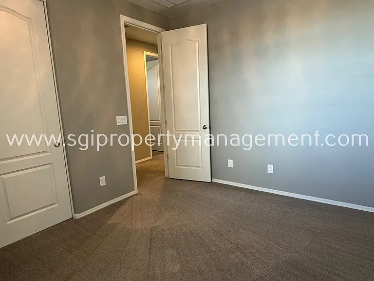 21080 W Almeria Rd — Photo 11