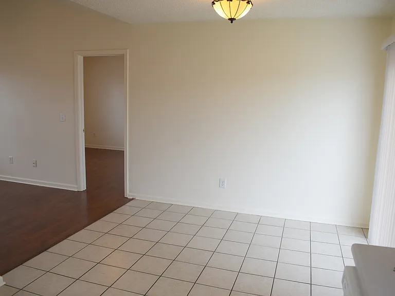 2500 Hawes Ct — Photo 6