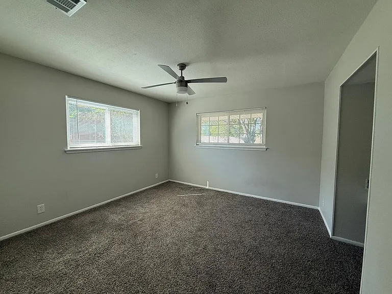 10606 Millspring — Photo 6