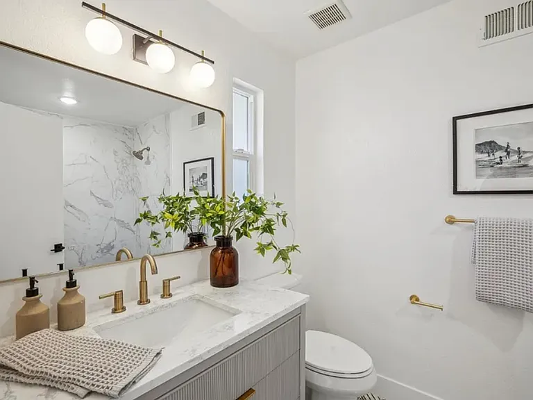 411 Beach Ave — Photo 15