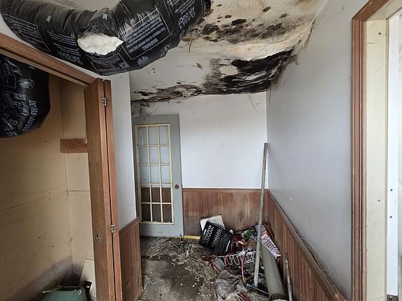 3rd image of 2418 Wetters Rd