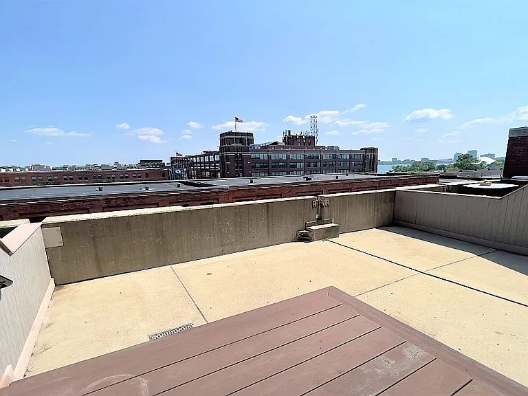River Place Luxury Apartments — Photo 11