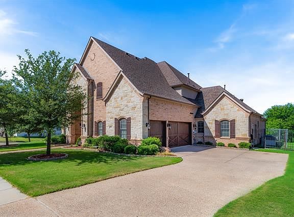 4th image of 2007 Royal Crest Dr
