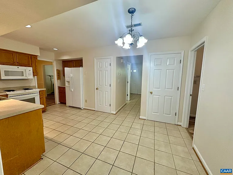 3159 Saddlebrook Ln — Photo 9