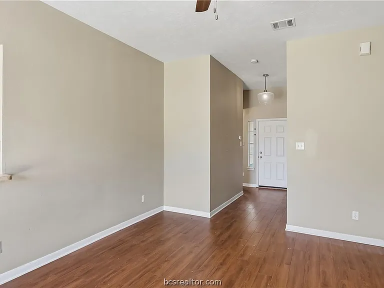 921 Windmeadows Dr — Photo 10
