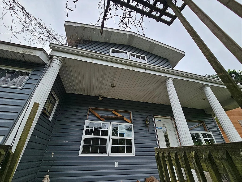 826 Parkwood Rd photo 1