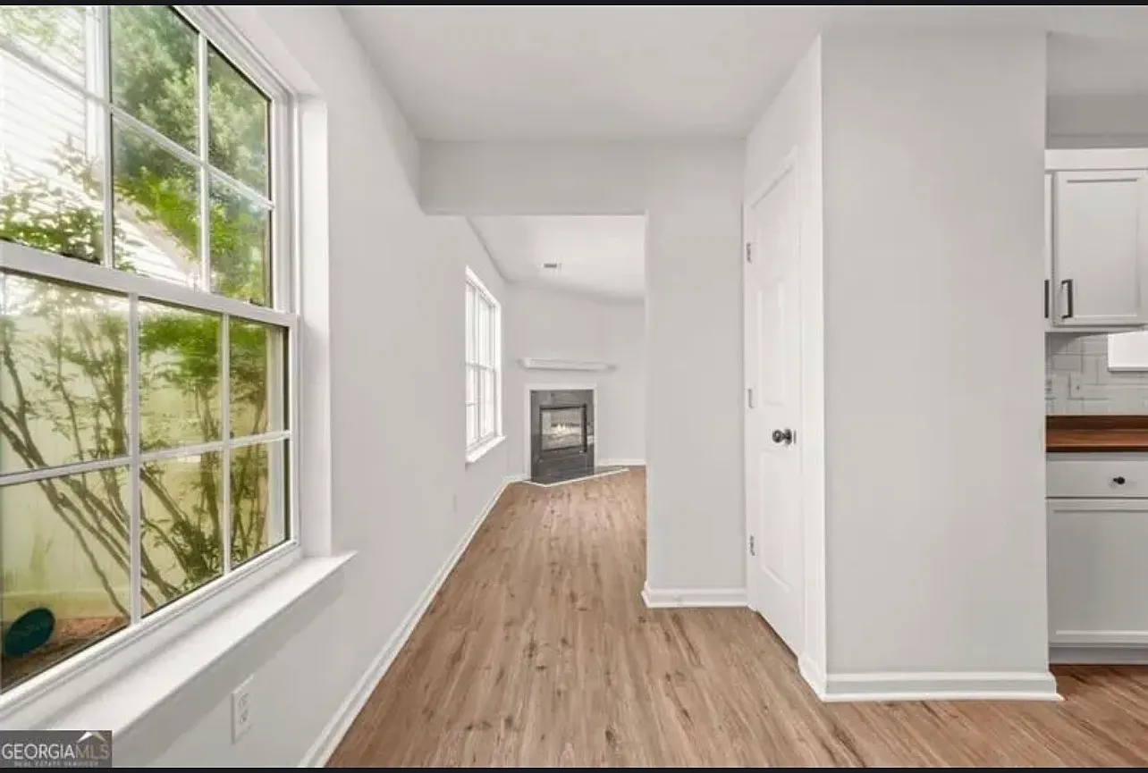 3 bed, 2.5 bath, 1603 sqft, $2,350 — Photo 2