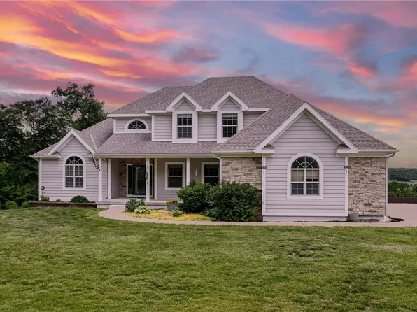 17384 Blue Moon Ln, Tonganoxie, KS 66086