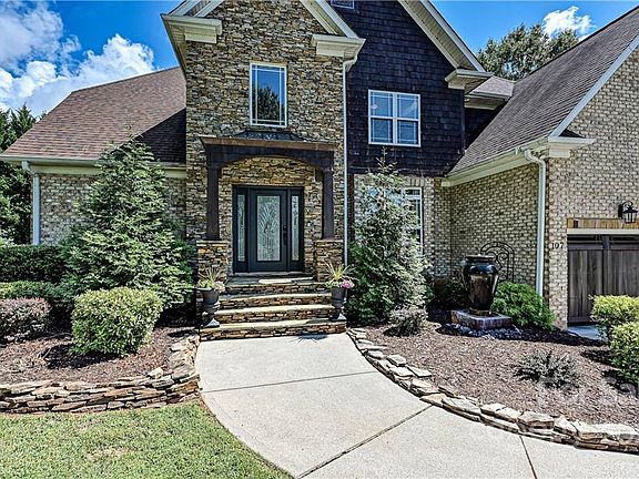 3rd image of 107 Cedar Woods Dr
