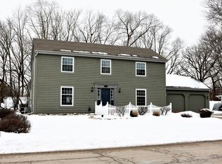420 Whipple Tree Ln, Waterford, WI 53185