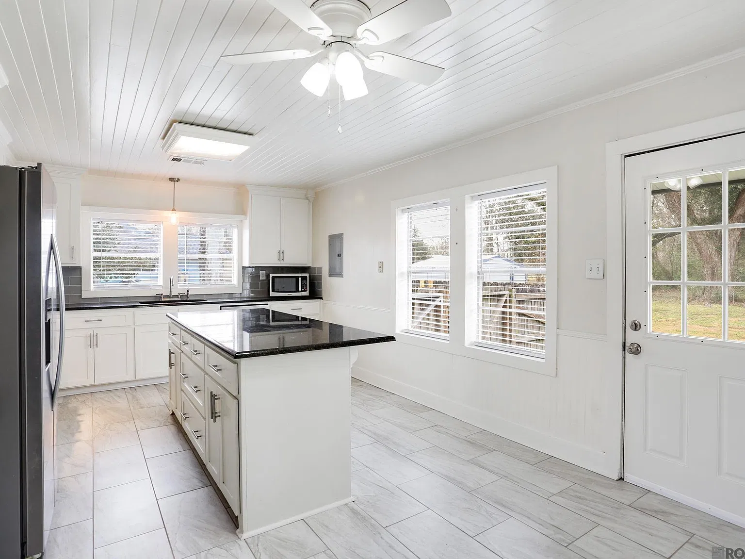 3 bed, 1303 sqft, $1,675 — Photo 1