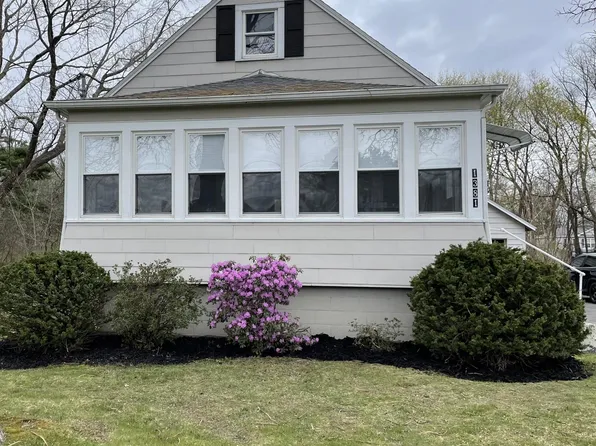 1381 Tracy Ave, Niskayuna, NY 12309