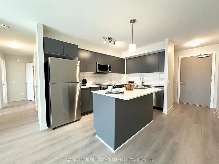 3385 Dundas St W #323 — Photo 2