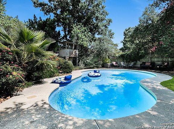 2nd image of 19735 Encino Glen St