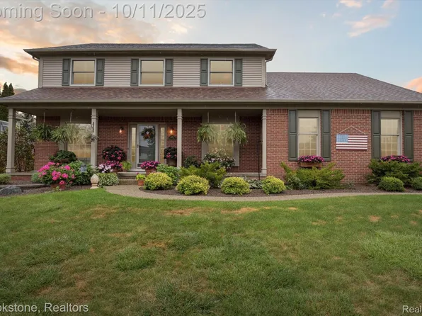 9079 Woodgrove Dr, Plymouth, MI 48170
