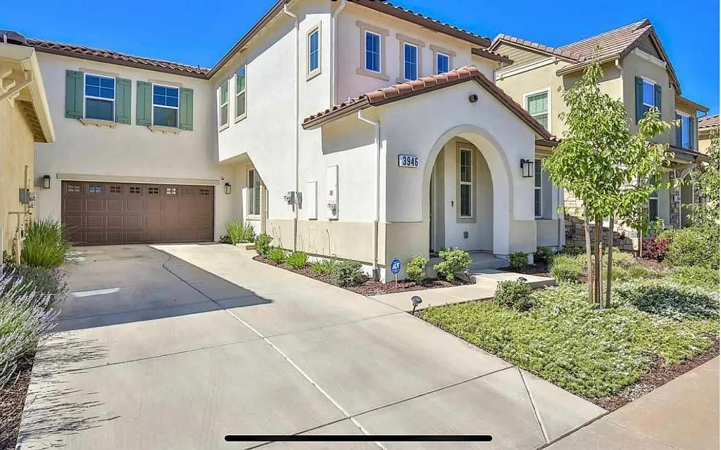 3946 Aristotle Cir photo 1