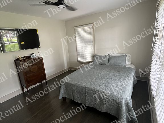 5th image of 1003 Emerson St