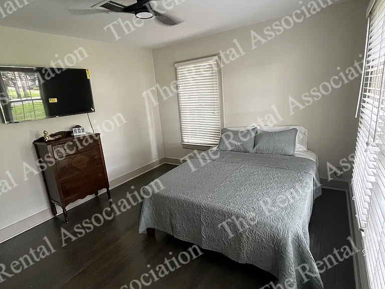 1003 Emerson St — Photo 5